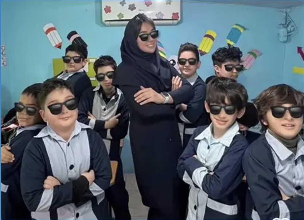 همزمان درست و اشتباه است